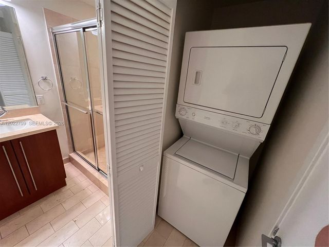 1111 SW 1st Ave 2118, Miami, FL 33130