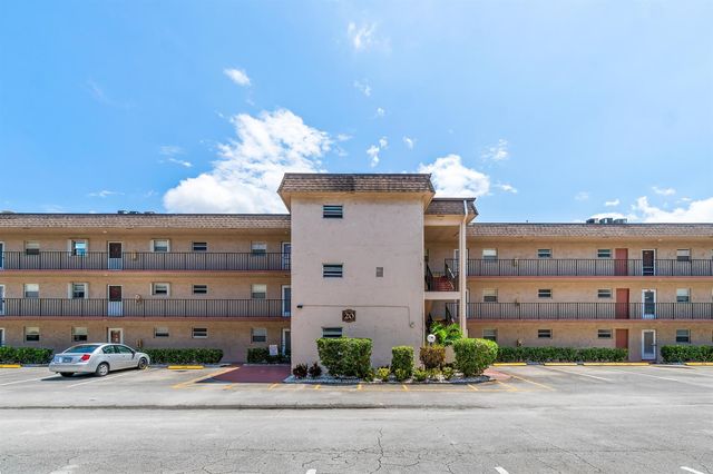 721 LORI Drive 208, Palm Springs, FL 33461