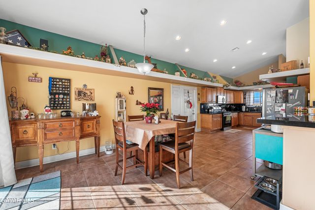 10448 Oleander Avenue, California City, CA 93505