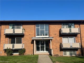 21841 River Oaks Drive B11, Rocky River, OH 44116