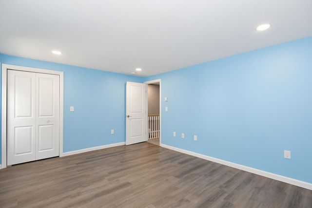 20 Olde Country Village Road, Londonderry, NH 03053