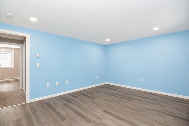 20 Olde Country Village Road, Londonderry, NH 03053