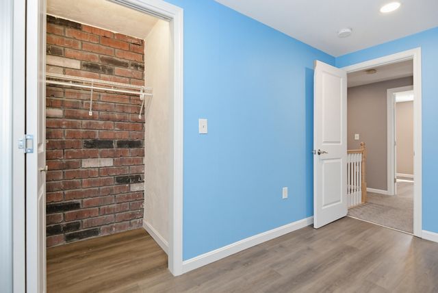 20 Olde Country Village Road, Londonderry, NH 03053