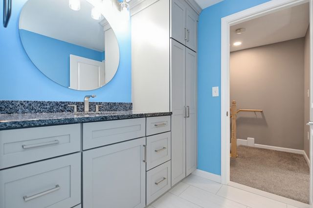 20 Olde Country Village Road, Londonderry, NH 03053