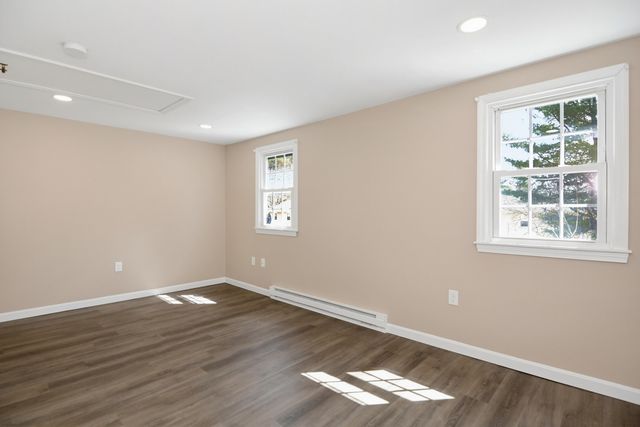 20 Olde Country Village Road, Londonderry, NH 03053