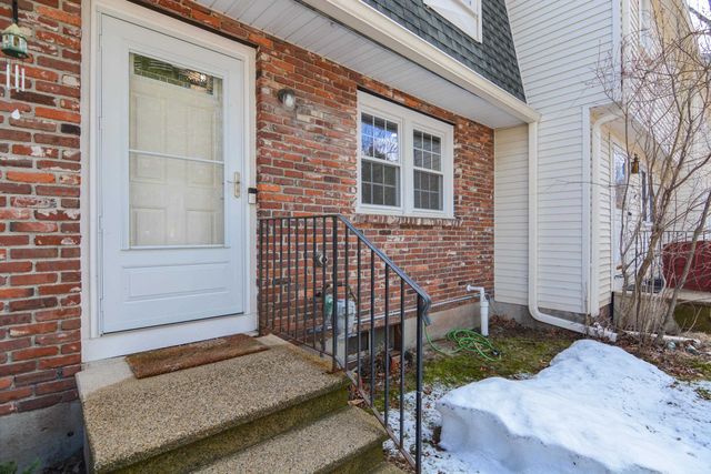 20 Olde Country Village Road, Londonderry, NH 03053