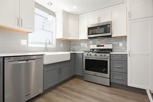 20 Olde Country Village Road, Londonderry, NH 03053