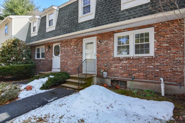 20 Olde Country Village Road, Londonderry, NH 03053