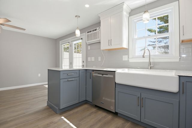 20 Olde Country Village Road, Londonderry, NH 03053