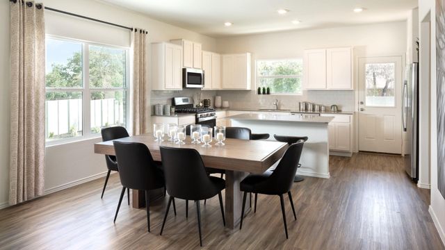 108 Donnington DR, Hutto, TX 78634