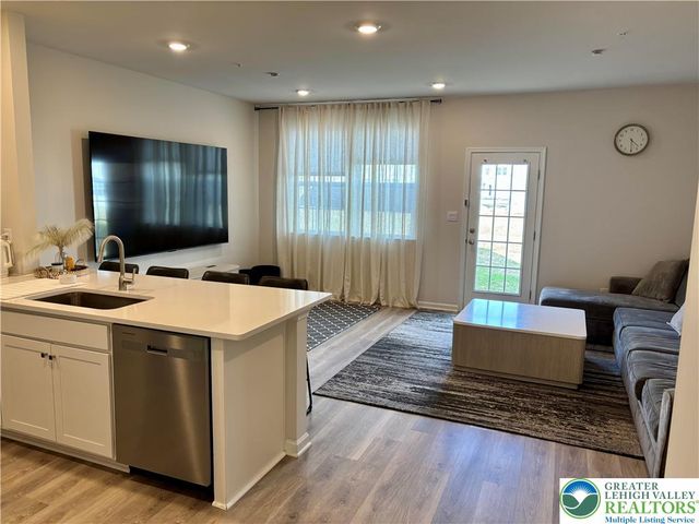 1237 MARTIN Road, Upper Macungie Twp, PA 18031