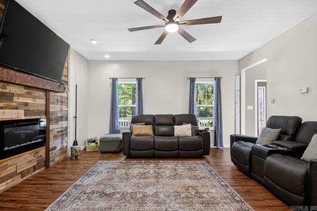 1500 Elmwood Road, Benton, AR 72015