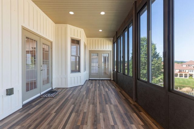 185 Stoney Pointe Drive, Hollister, MO 65672