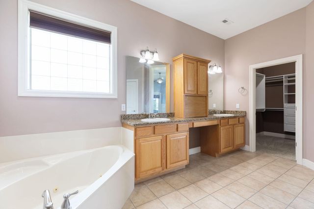 185 Stoney Pointe Drive, Hollister, MO 65672