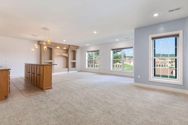 185 Stoney Pointe Drive, Hollister, MO 65672