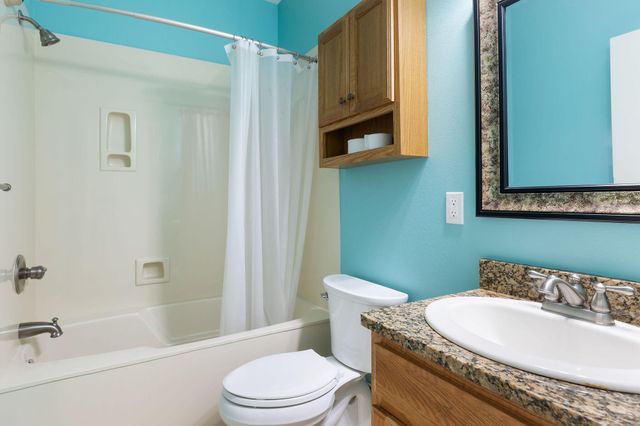 185 Stoney Pointe Drive, Hollister, MO 65672