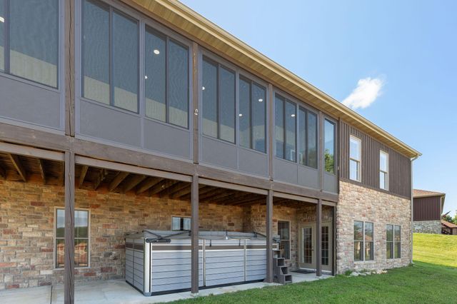 185 Stoney Pointe Drive, Hollister, MO 65672