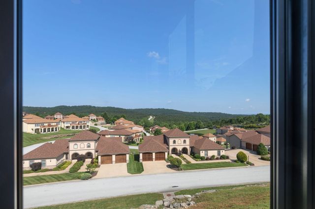 185 Stoney Pointe Drive, Hollister, MO 65672