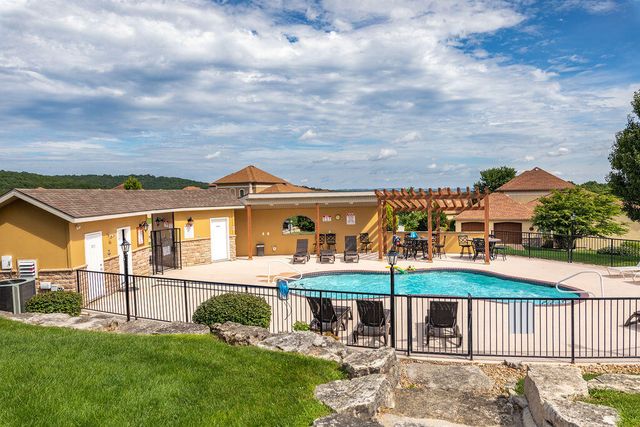 185 Stoney Pointe Drive, Hollister, MO 65672