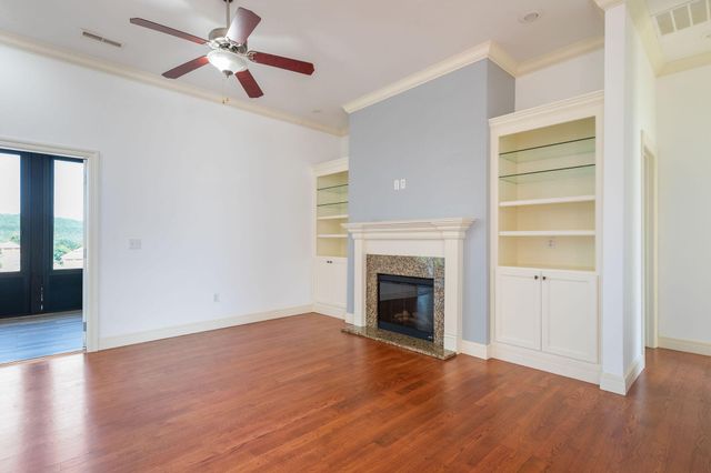 185 Stoney Pointe Drive, Hollister, MO 65672