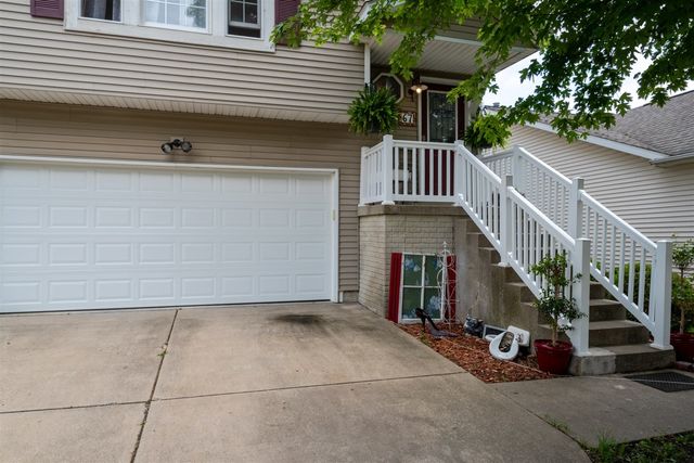 67 Oak Park Road, Bloomington, IL 61701