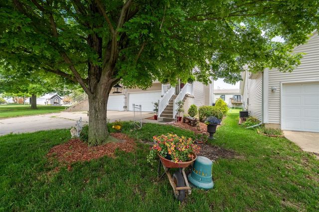 67 Oak Park Road, Bloomington, IL 61701