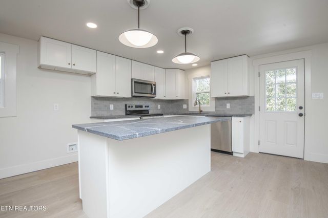 6223 Babelay Rd, Knoxville, TN 37924