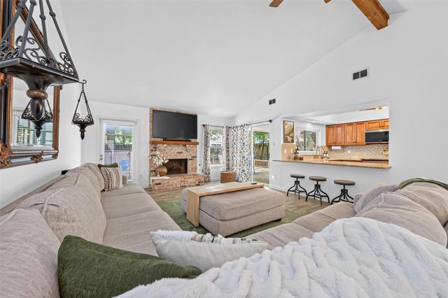 1 Still Glen Court, The Woodlands, TX 77381