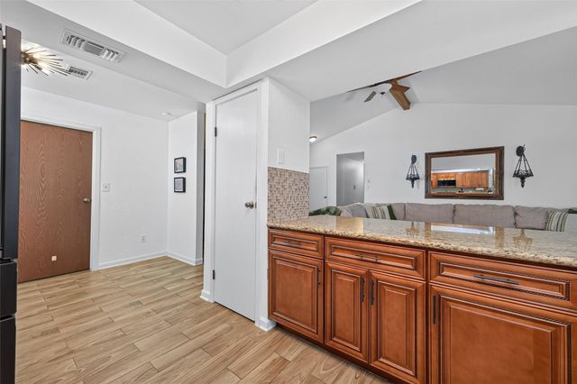 1 Still Glen Court, The Woodlands, TX 77381