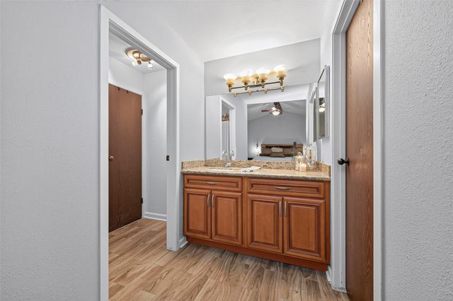 1 Still Glen Court, The Woodlands, TX 77381