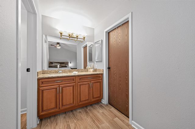 1 Still Glen Court, The Woodlands, TX 77381