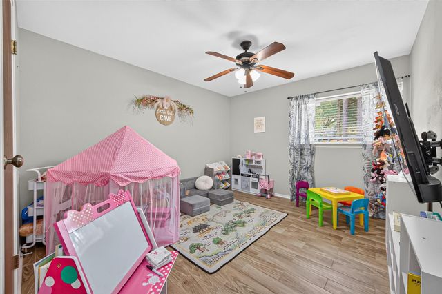 1 Still Glen Court, The Woodlands, TX 77381