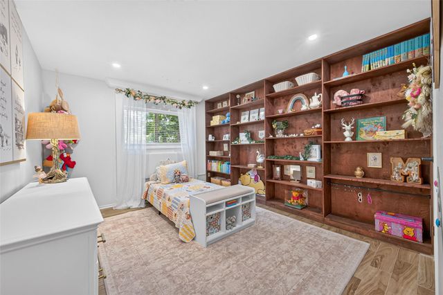 1 Still Glen Court, The Woodlands, TX 77381