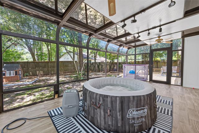 1 Still Glen Court, The Woodlands, TX 77381