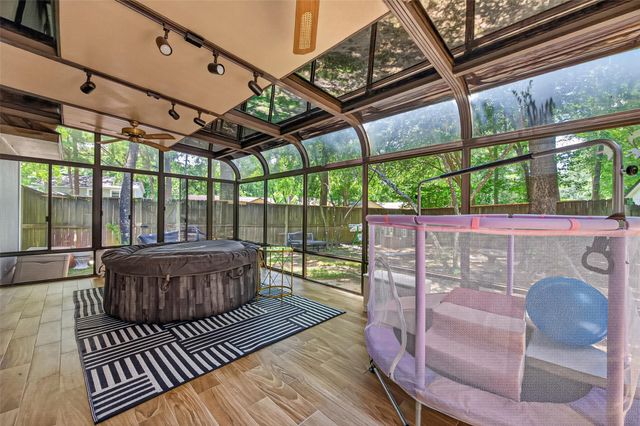 1 Still Glen Court, The Woodlands, TX 77381