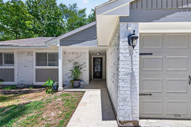 1 Still Glen Court, The Woodlands, TX 77381