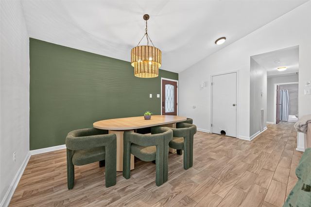 1 Still Glen Court, The Woodlands, TX 77381