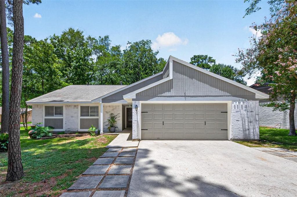 1 Still Glen Court, The Woodlands, TX 77381