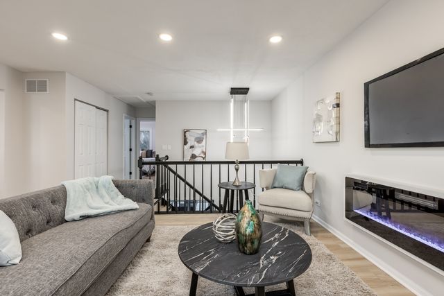 1842 Nautilus Lane, Hanover Park, IL 60133