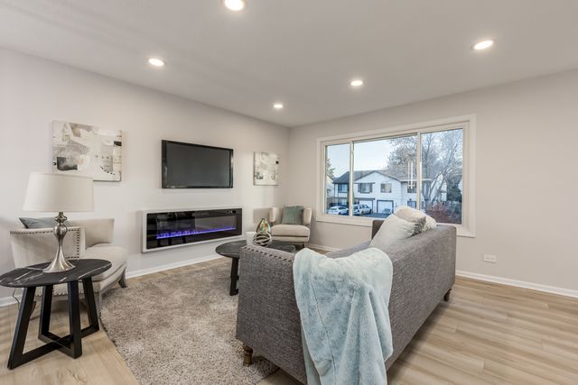 1842 Nautilus Lane, Hanover Park, IL 60133