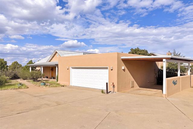 21 Los Prados, Santa Fe, NM 87506