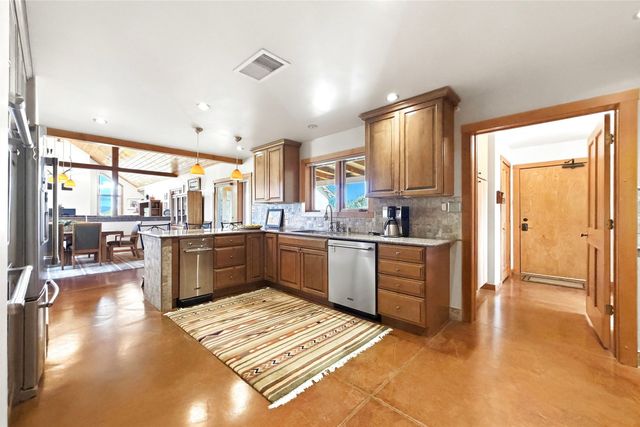 21 Los Prados, Santa Fe, NM 87506