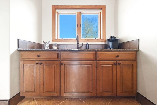 21 Los Prados, Santa Fe, NM 87506