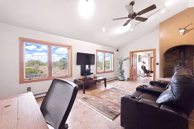 21 Los Prados, Santa Fe, NM 87506