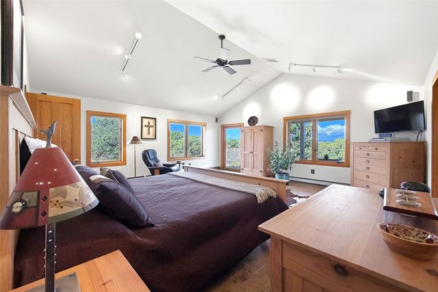 21 Los Prados, Santa Fe, NM 87506
