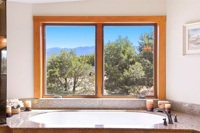 21 Los Prados, Santa Fe, NM 87506