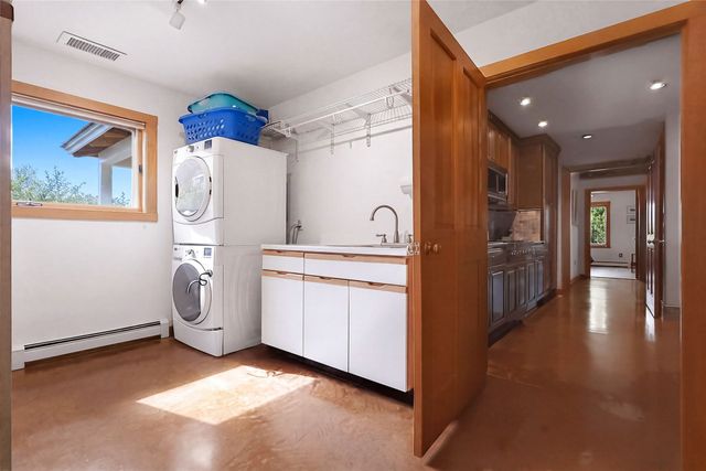 21 Los Prados, Santa Fe, NM 87506