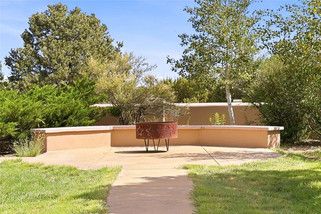 21 Los Prados, Santa Fe, NM 87506