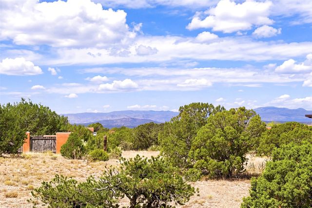 21 Los Prados, Santa Fe, NM 87506