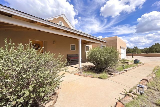 21 Los Prados, Santa Fe, NM 87506